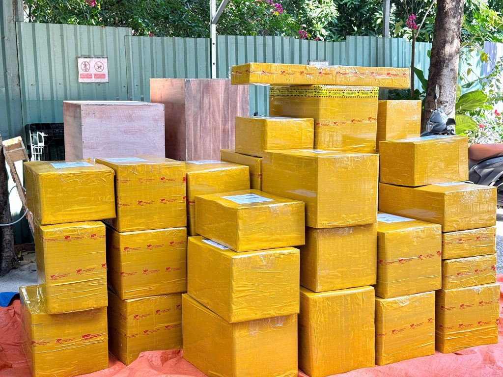 Dịch vụ gửi hàng đi Châu Âu tại Nghệ An của Phong Vũ Express, nhận vận chuyển đến Đức, Pháp, Ba Lan, Hà Lan và nhiều quốc gia châu Âu.